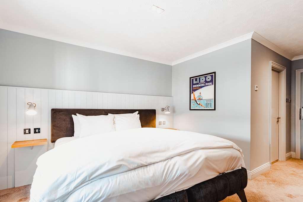 Village Hotel Blackpool Room photo